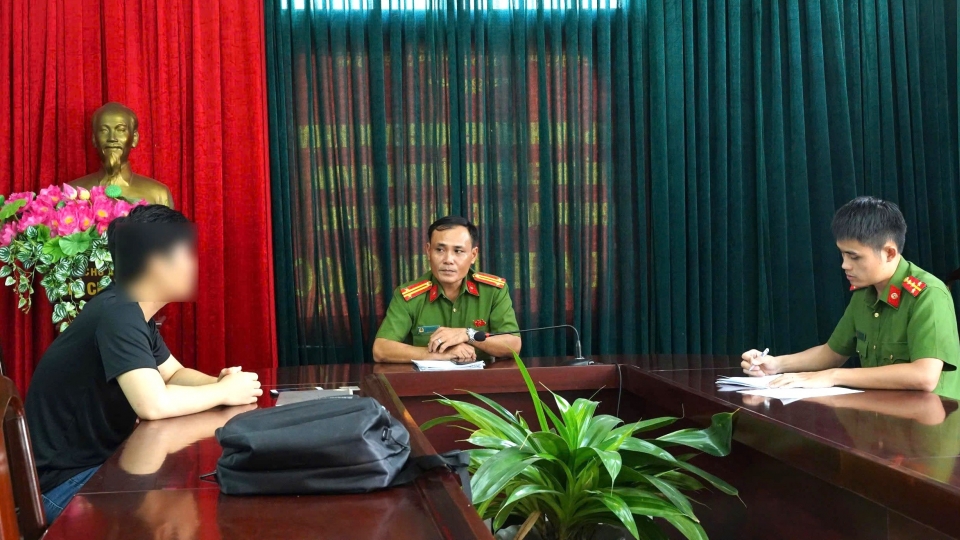 Sinh viê  Nguyễn Văn H. tại cơ quan công an phường Phú Xuân, thành phố Huế.jpg