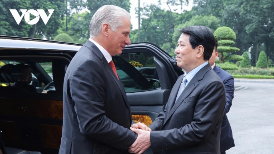 State President Luong Cuong welcomes Cuban First Secretary and President Miguel Díaz-Canel pict 1.jpg