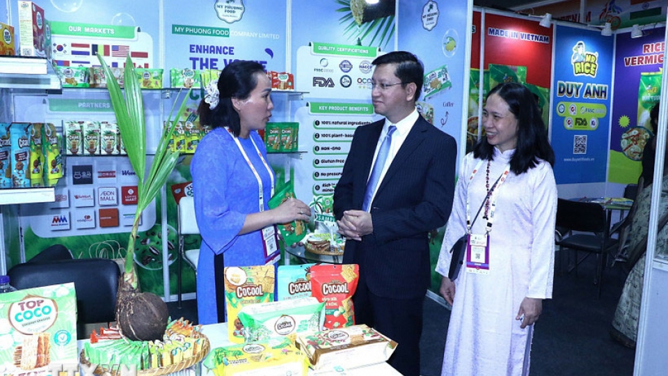 Vietnamese Ambassador to India Nguyen Thanh Hai visits the Vietnam Pavilion at the exhibition.jpg