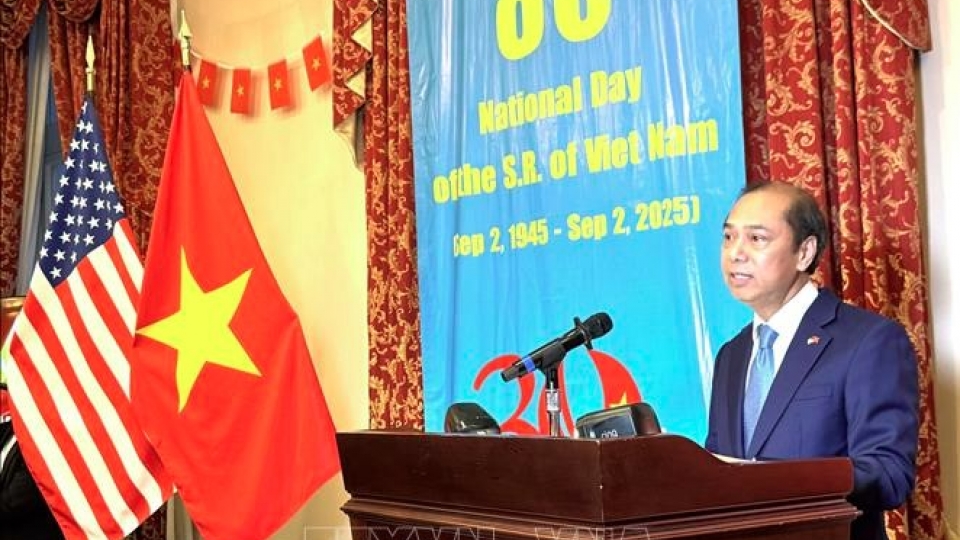 Vietnamese Ambassador to the US Nguyen Quoc Dung speaks at the ceremony.jpg