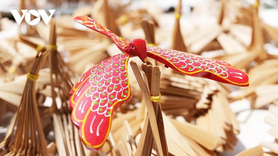 Unique bamboo dragonfly craft village beside Tay Phuong Pagoda