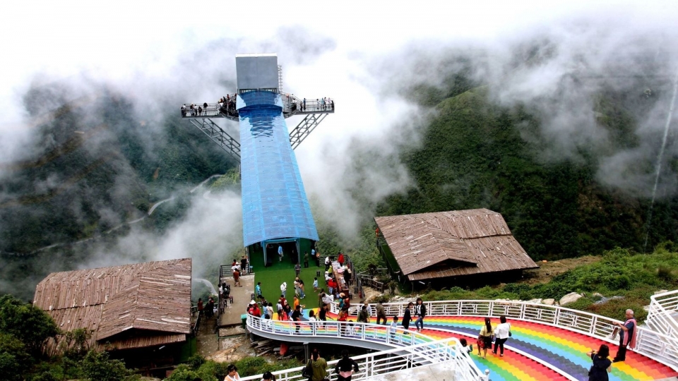 cau_kinh_rong_may_cao_nhat_viet.jpg
