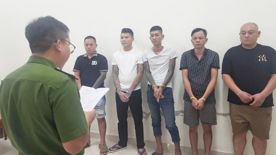 co_quan_canh_sat_dieu_tra_cong_an_thanh_pho_da_nang_ra_quyet_dinh_tam_giu_5_doi_tuong_de_phuc_vu_cong_tac_dieu_tra.jpg