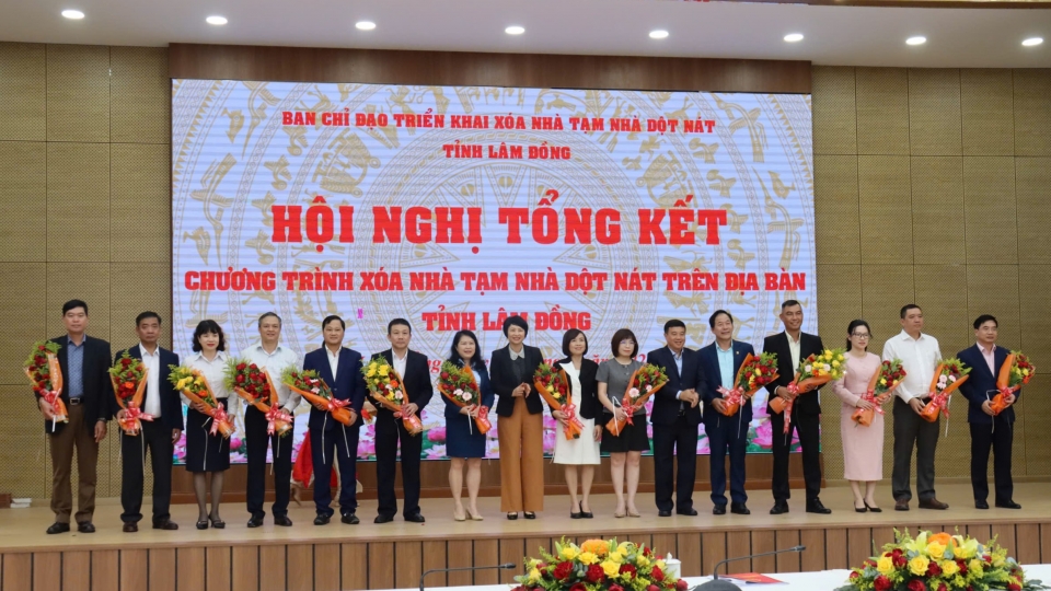 dip_nay_tinh_lam_dong_tang_hoa_tri_an_cac_don_vi_doanh_nghiep_da_tich_cuc_tham_gia_chuong_trinh_xoa_nha_tam_nha_dot_nat_tren_dia_ban_tinh.jpg