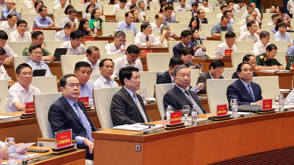 hoi nghi toan quoc quan triet 4 nghi quyet của Bo Chinh tri.jpg