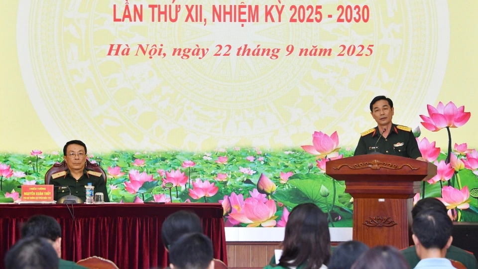 hop bao gioi thieu dang bo quan doi (4).JPG