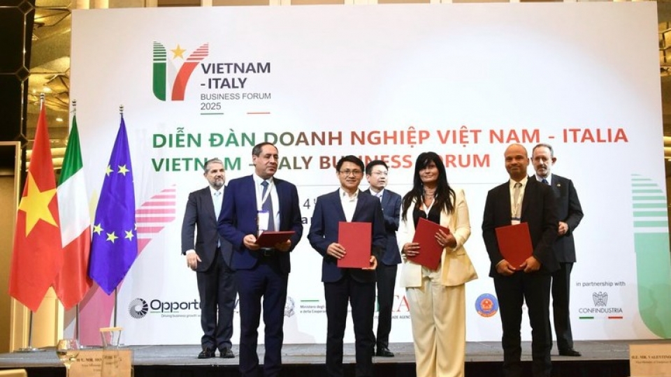 Vietnam and Italy sign over 10 MoUs on strategic cooperation in key sectors