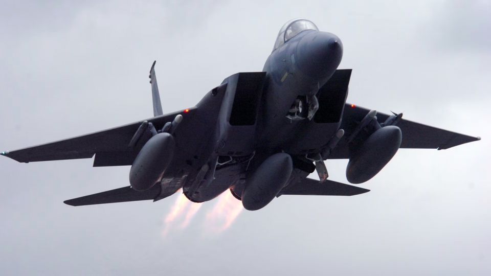 may bay F-15, tiem kich F-15 -afnwc.jpg