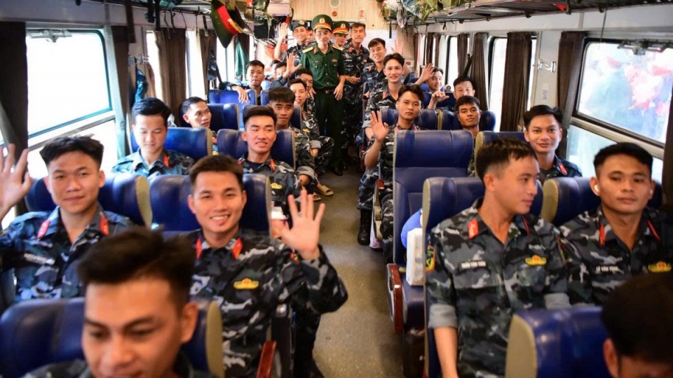 Farewell for troops returning from National Day A80 celebration