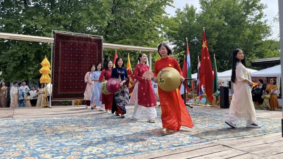 vietnam embassy in romania 1.jpg