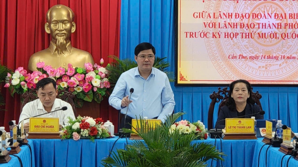 Ông Nguyễn Tuấn Anh- Phó Bí thư Thành ủy, Trưởng đoàn đại biểu Quốc hội khóa XV thành phố Cần Thơ chủ trì Hội nghị.jpg