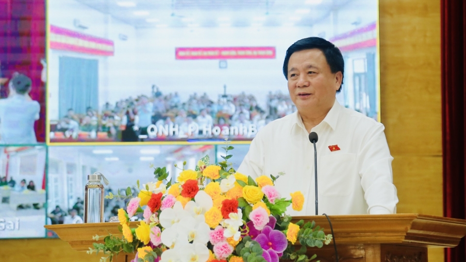 Đồng chí Nguyễn Xuân Thắng đã thông tin tới cử tri những nội dung trọng tâm của Kỳ họp thứ 10, dự kiến khai mạc vào ngày 20_10.jpg