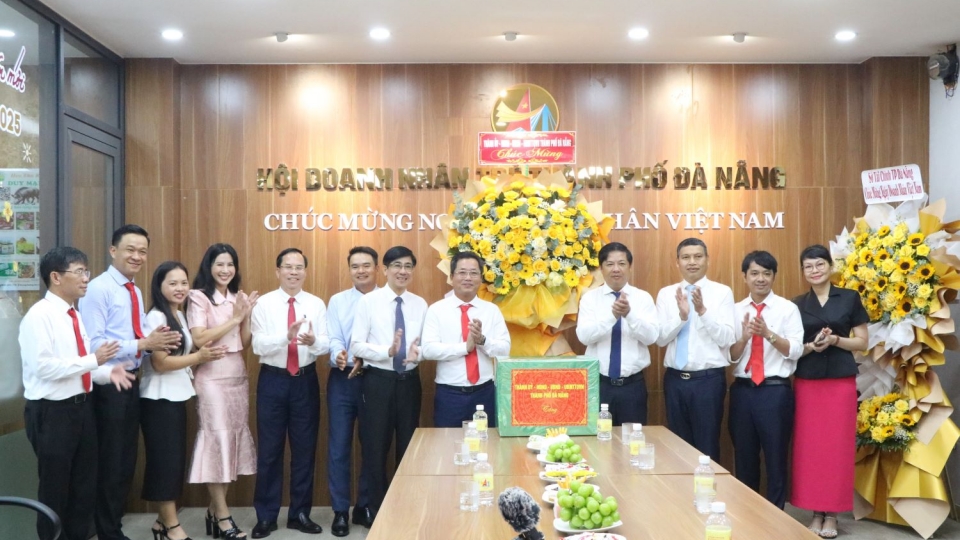 1 Ông Lương Nguyễn Minh Triết (thứ 4 từ phải qua), Bí thư Thành ủy Đà Nẵng thăm, chúc mừng Hội Doanh nhân trẻ thành phố Đà Nẵng (2).JPG