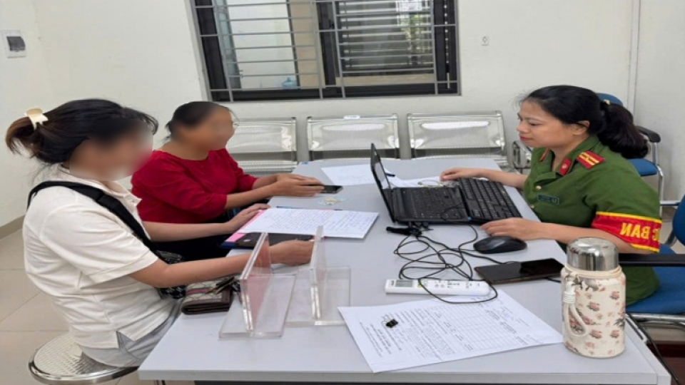 Công an xã ở Hà Nội giúp dân lấy lại tiền chuyển nhầm