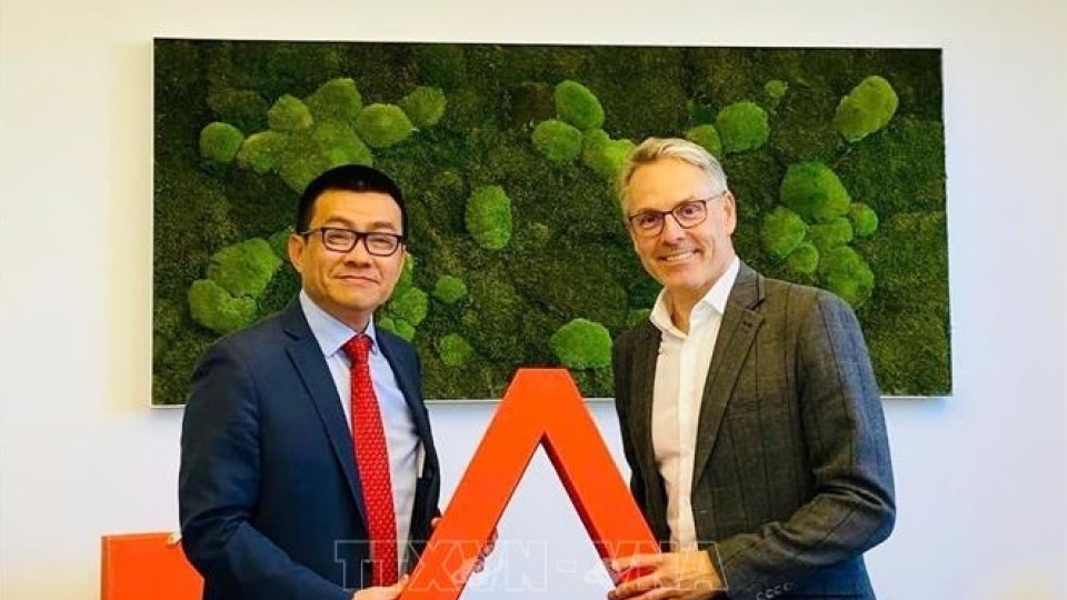 Ambassador Vu Le Thai Hoang meets Austrian Business Agency Managing Director Rene Tritscher.jpg