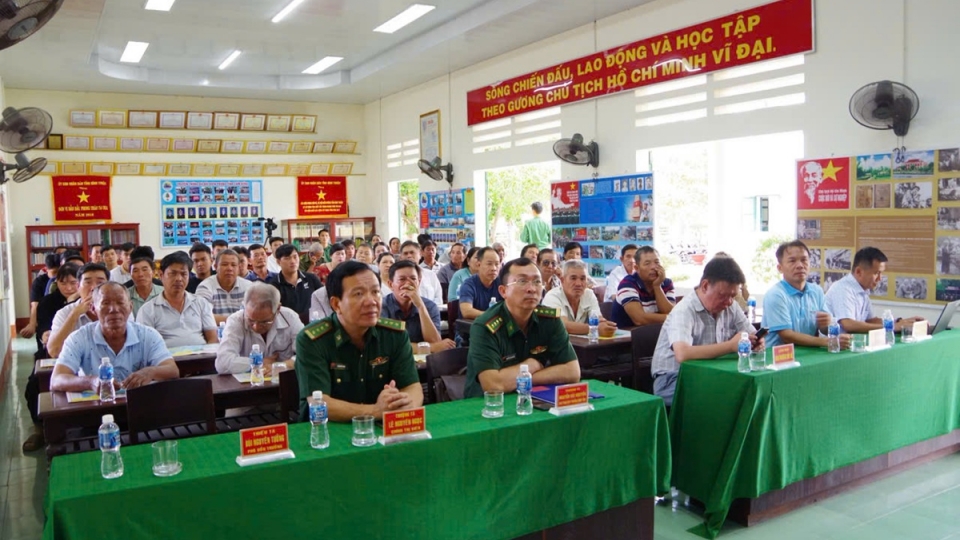 Các buổi truyền thông thu hút đông đảo bà con ngư dân tham gia.jpg
