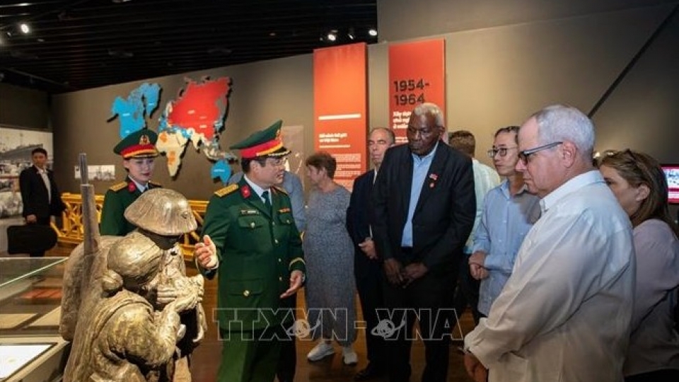 Cuban leader Esteban Lazo Hernandez views exhibits at the Vietnam Military History Museum.jpg