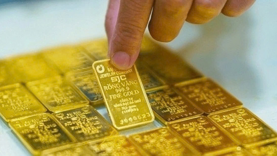 Domestic gold prices plummet alongside global market decline.jpg