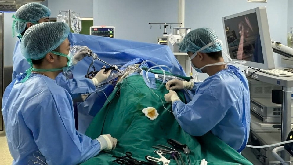 First autotransplant kidney surgery successfully performed in Vietnam.jpg