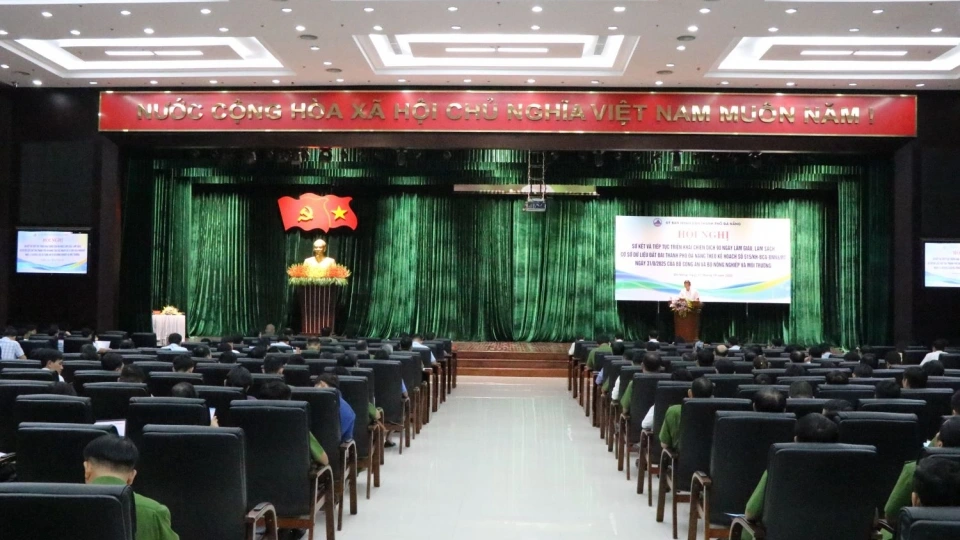 Hội nghị sơ kết và tiếp tục triển khai “Chiến dịch 90 ngày làm giàu, làm sạch cơ sở dữ liệu quốc gia về đất đai” trên địa bàn TP Đà Nẵng.JPG