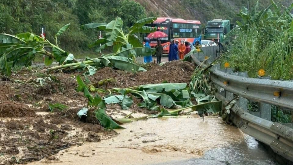 Landslides block a section of National Highway in Quang Ngai province.jpg