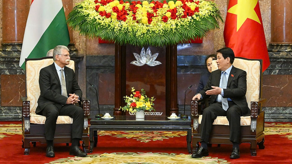 Luong Cuong, President of Vietnam and Laszlo Kover, Speaker of the National Assembly of Hungary 1.jpg