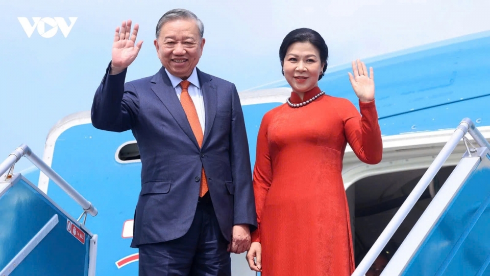 Party General Secretary To Lam and his spouse_0.jpg