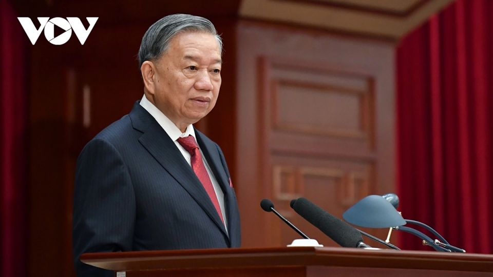 Party General Secretary To Lam stresses the importance of the plenum.jpg