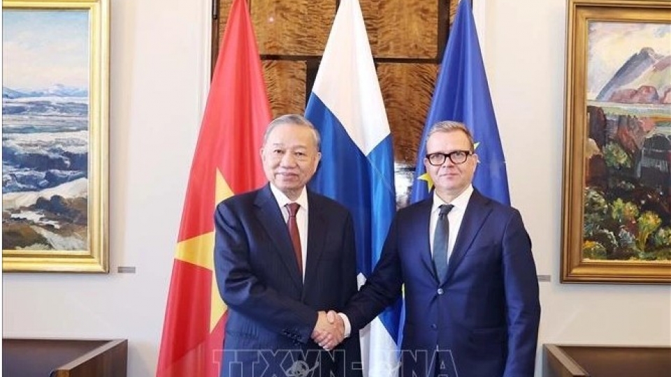 Party leader To Lam and Finish PM.jpg