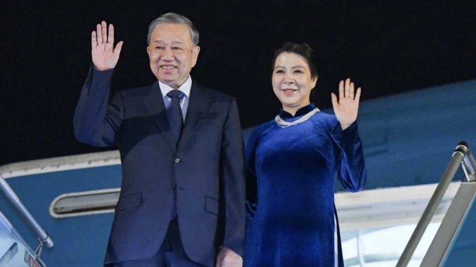 Party leader To Lam and his spouse.jpg