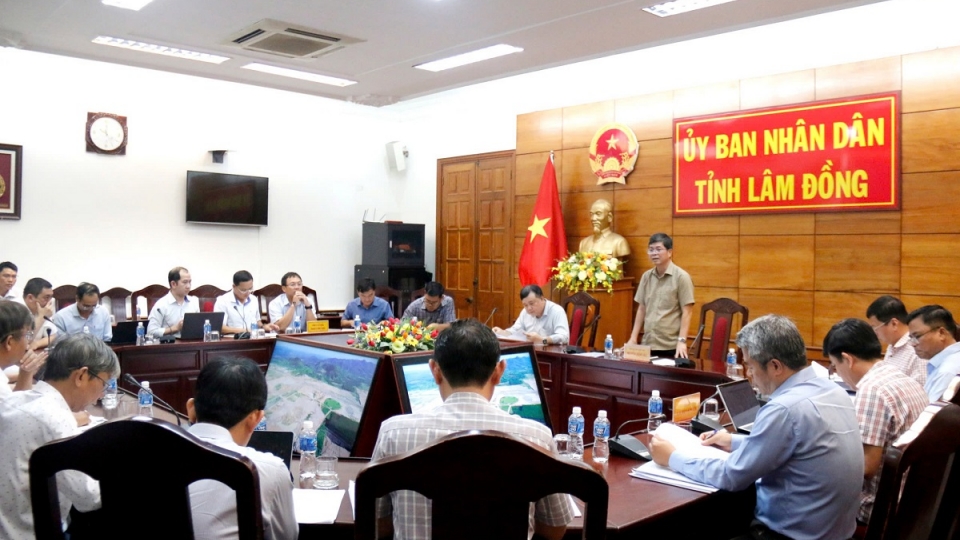 Phó Chủ tịch UBND tỉnh Lâm Đồng chủ trì buổi làm việc tại trụ sở UBND tỉnh Bình Thuận cũ.jpg