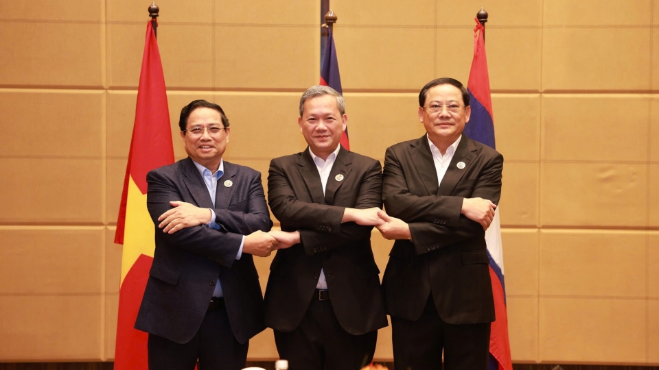 Thủ tướng Việt Nam, Thủ tướng Campuchia và Thủ tướng Lào chụp ảnh chung.jpg