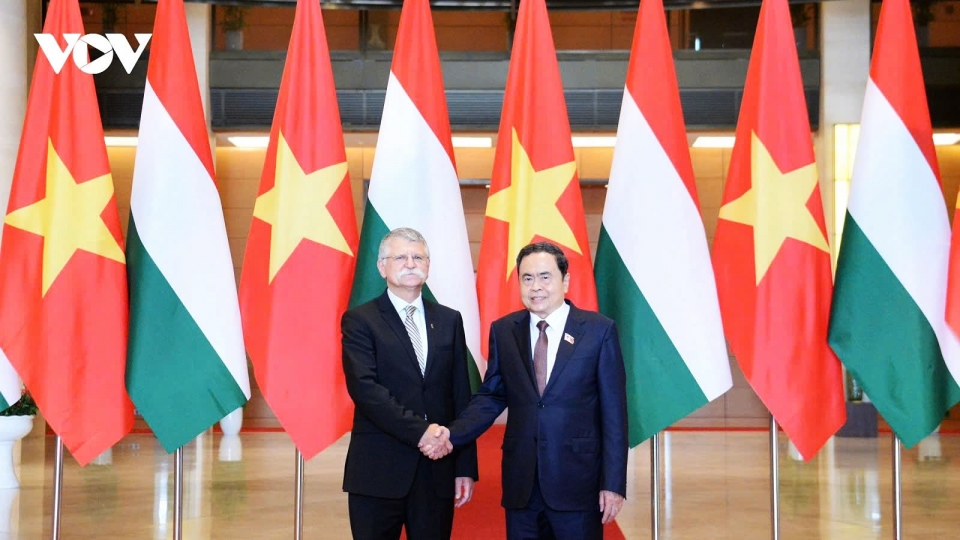 Tran Thanh Man, Chairman of the National Assembly of Vietnam, and Laszlo Kover, Speaker of the National Assembly of Hungary.  1.jpg