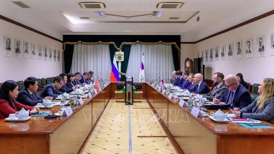 Vietnam delegation led by Deputy Prime Minister Ho Duc Phoc meets with Russian Finance Ministry.jpg