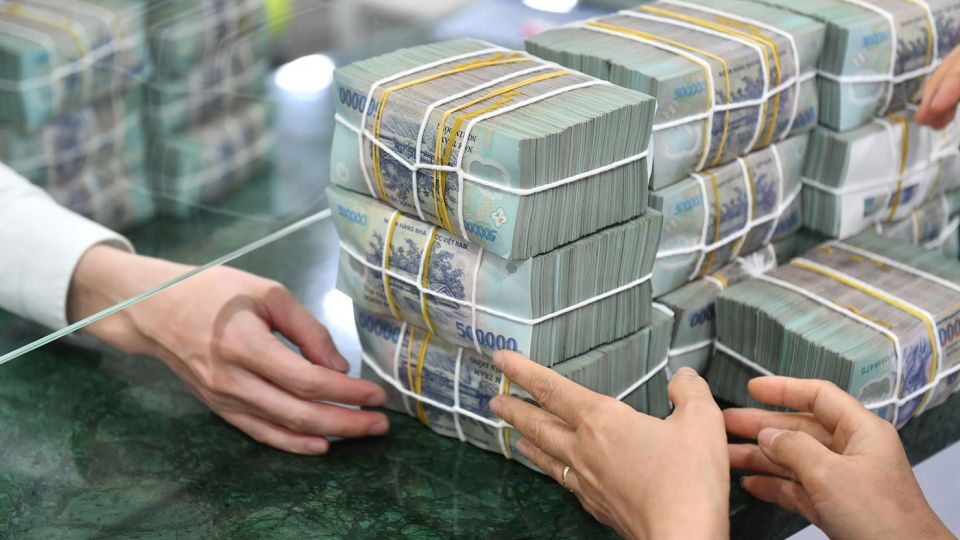 Thu ngân sách nhà nước đạt hơn 2 triệu tỷ đồng, vượt dự toán cả năm 2025