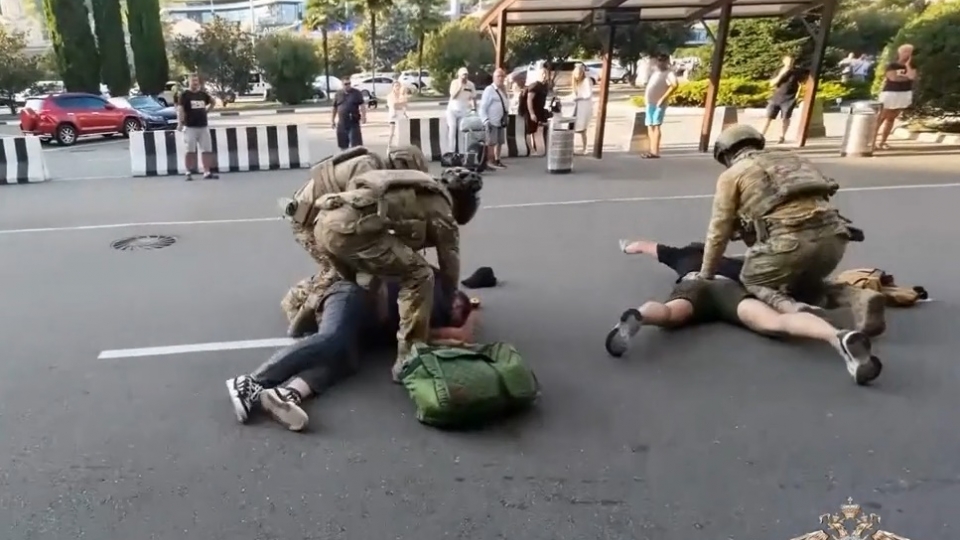 dac nhiem Nga bat nghi pham Ukraine, nhan vien Bo Noi vu Nga bat nguoi lam viec cho Ukraine -bo noi vu Nga.jpg