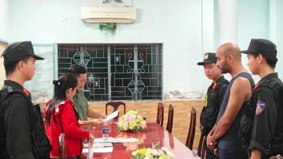 Algerians detained for circulating fake US bank notes in Phu Quoc