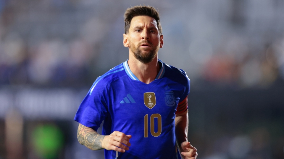 messi_toa_sang_argentina_co_chien_thang_dam_6-0.jpg