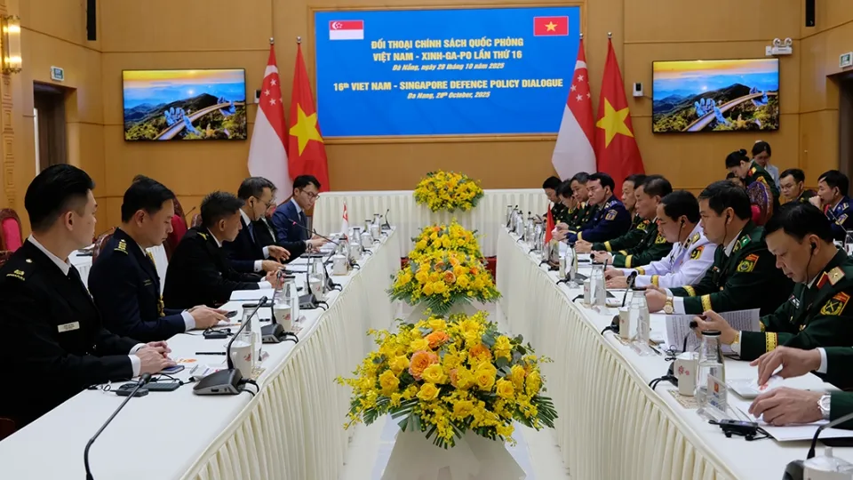 quang_canh_phien_doi_thoai.jpg