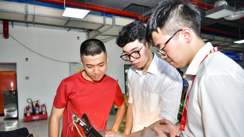 sinh_vien_bach_khoa.jpg