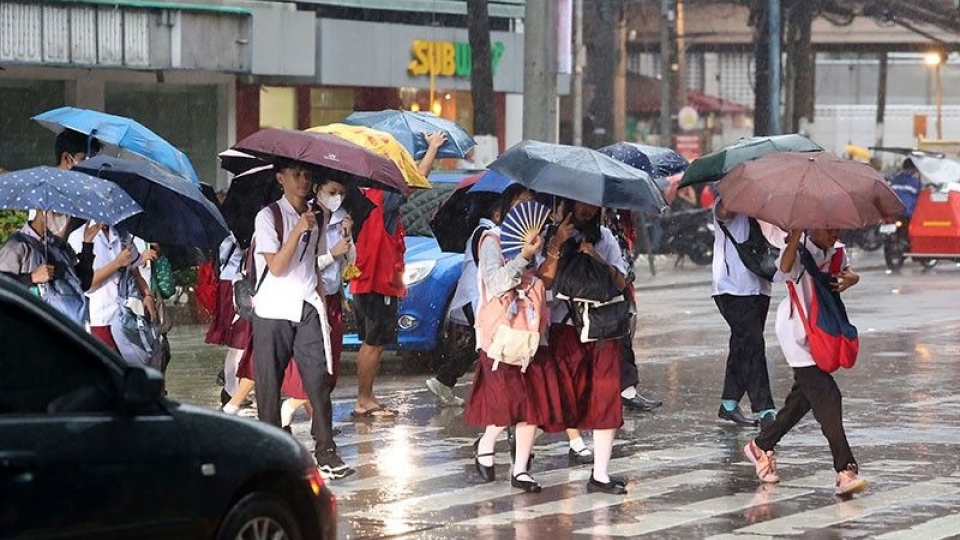 students-rain-manila_2023-09-05_06-38-19.jpg