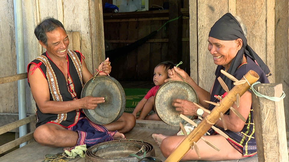 tai_gia_lai_co_hang_nghin_nghe_nhan_o_nhieu_linh_vuc_nhac_cu_dan_toc_det_dan_lat._ho_la_cau_noi_van_hoa_cua_dan_toc_thieu_so_trong_cuoc_song_hien_dai._anh_nguyen_thao.jpg