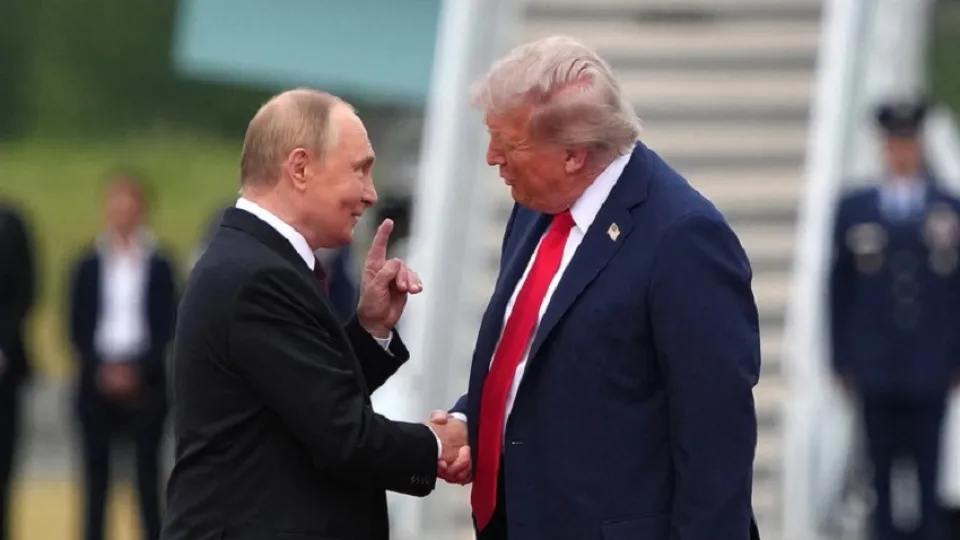 tong_thong_nga_vladimir_putin_gap_tong_thong_my_donald_trump_tai_alaska._anh_getty.jpg