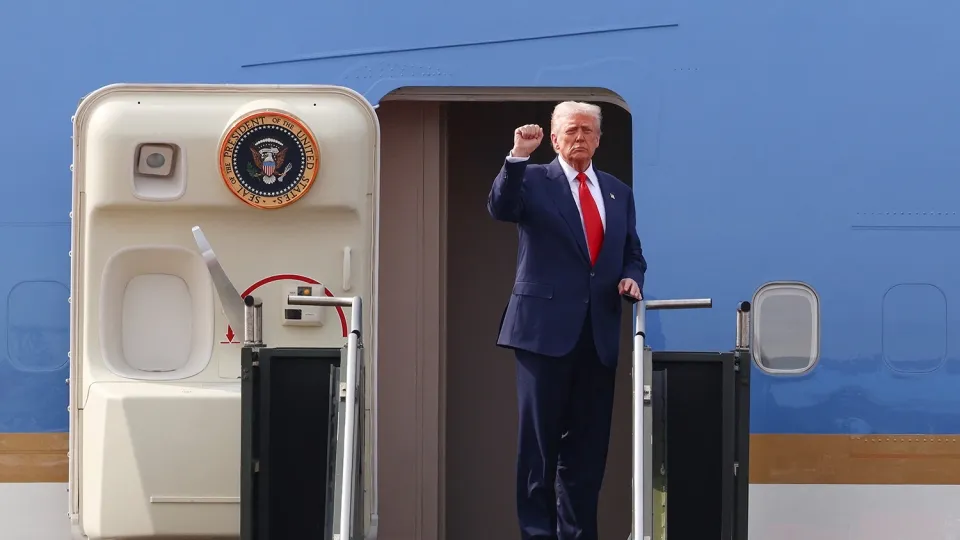 trump_air_force_one.jpg