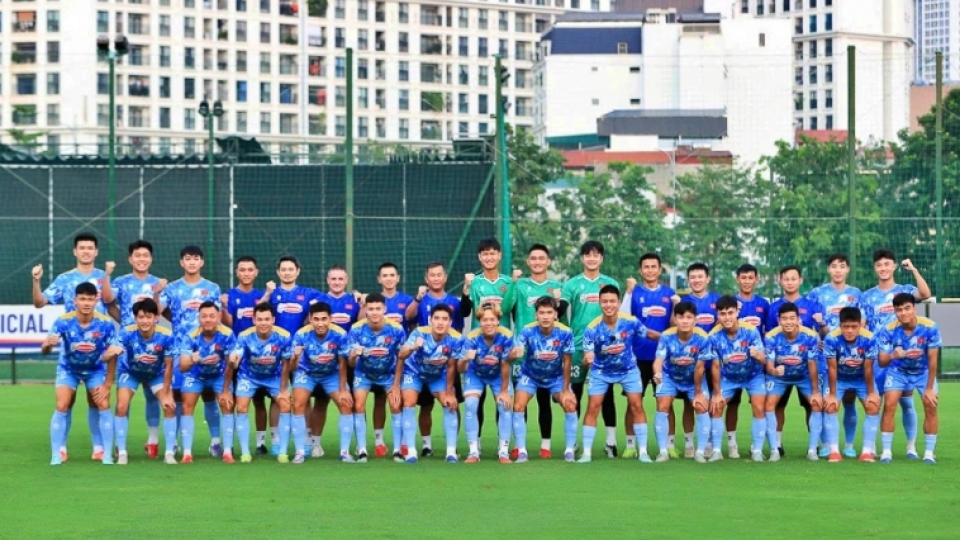 Vietnamese footballers train in UAE for SEA Games, Asian Cup
