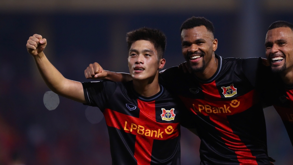 CLB Ninh Bình hạ gục Hà Nội FC, xây chắc ngôi đầu V-League 2025/2026