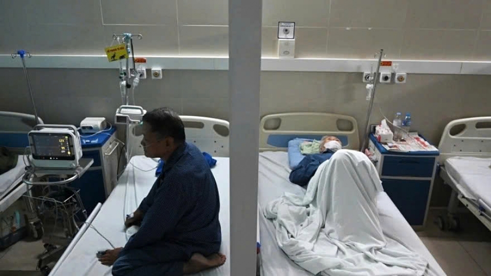 Inside a Hanoi hospital ward for severe influenza A cases