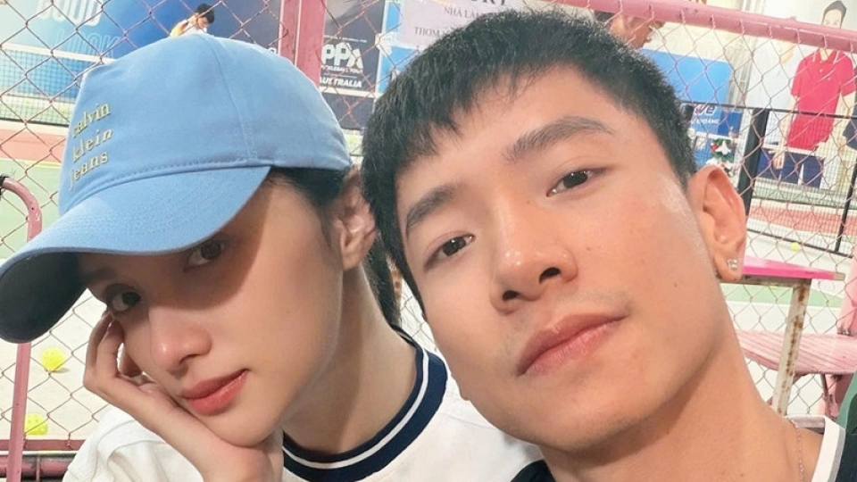 Sao Việt 29/11: Hoa hậu Hương Giang tình tứ bên bạn trai