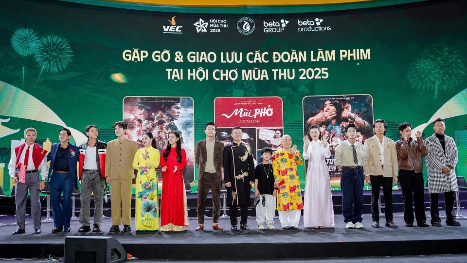 Dàn sao “Mưa đỏ”, “Tử chiến trên không”, “Mùi phở” khuấy động Hội chợ Mùa Thu