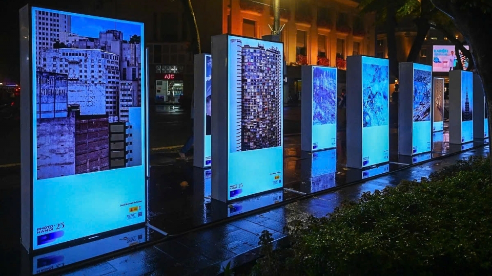 Hanoi photo exhibition Vertical Landscape bridges global perspectives